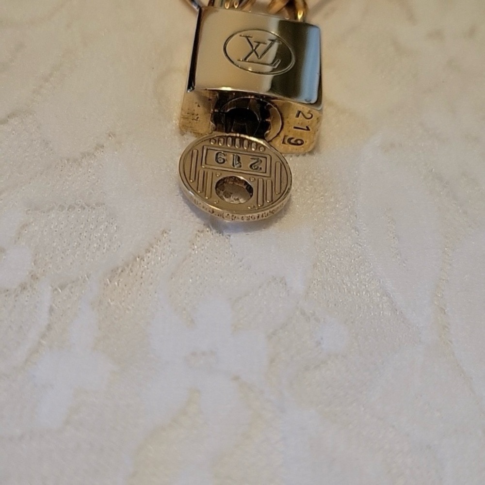 Louis Vuitton Vintage #219 Lock and Key on Unbranded Gold Necklace. - Picture 2 of 3